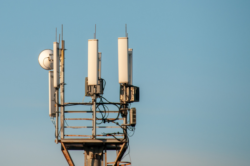 Россиянам рассказали о возмещении ущерба от сотовых вышек возле жилых домов