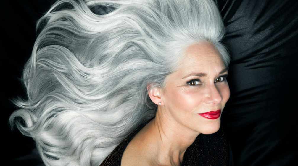 Седина: 7 секретов, как подчеркнуть естественную красоту