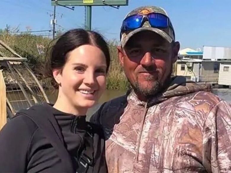 Лана Дель Рей тайно вышла замуж за охотника на крокодилов