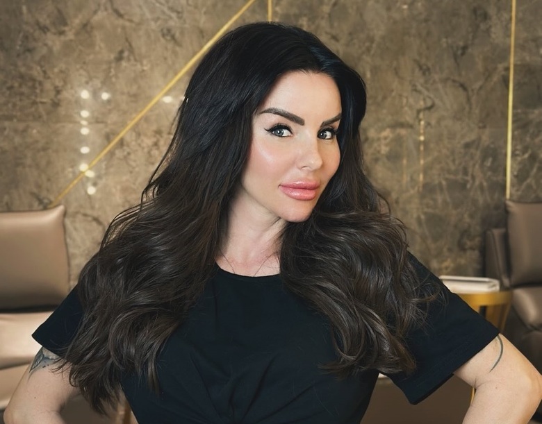 «Ты стала взрослой»: Юлия Волкова поделилась редким фото 20-летней дочери