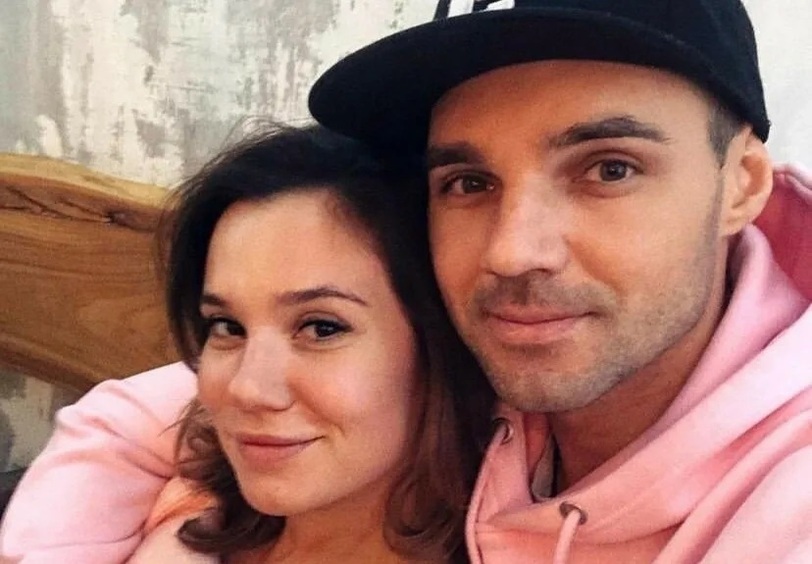 «Квартиру бы поменяли»: Артем Алексеев намекнул на измену жены