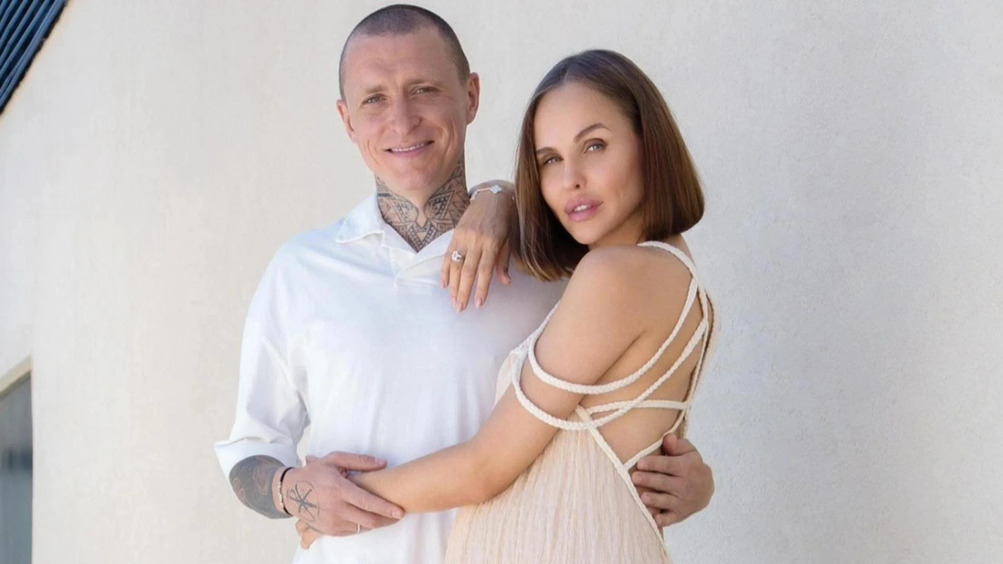 Павел Мамаев подарил жене за рождение сына машину за 30 миллионов