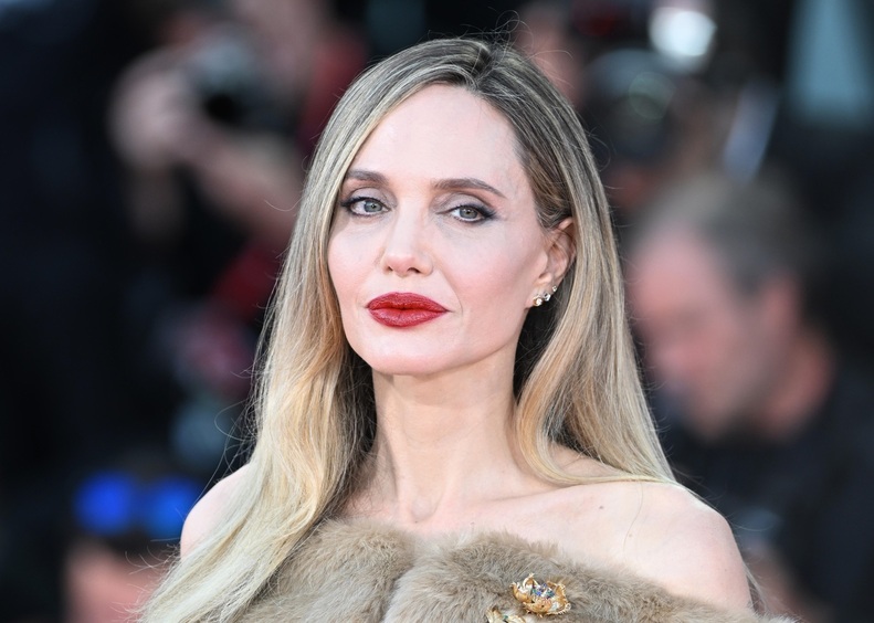 Анджелина Джоли спровоцировала слухи о новом романе