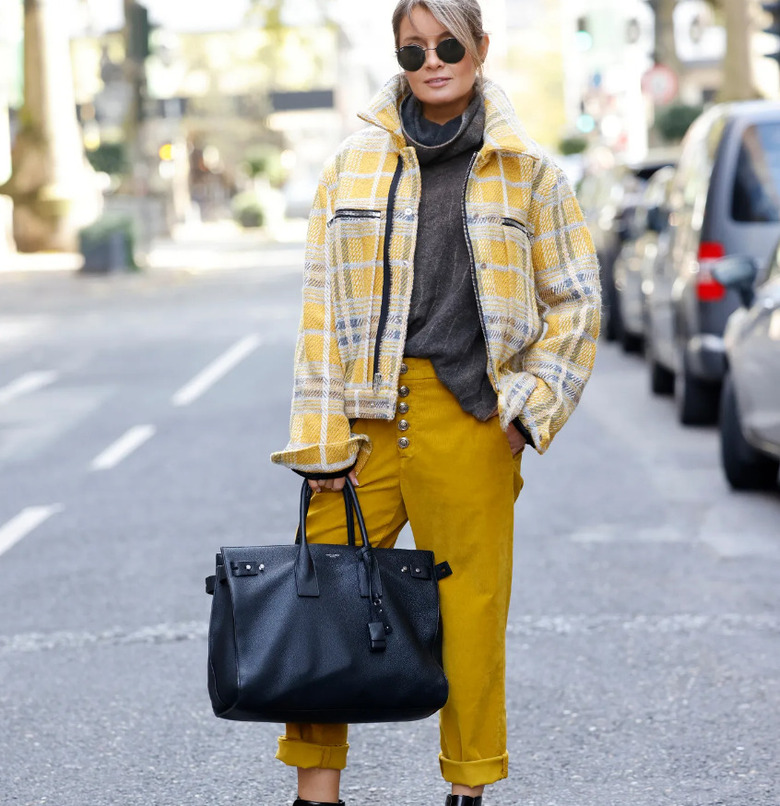 Мужская фланелевая рубашка из 90-х: как ее вписать в женский модный гардероб