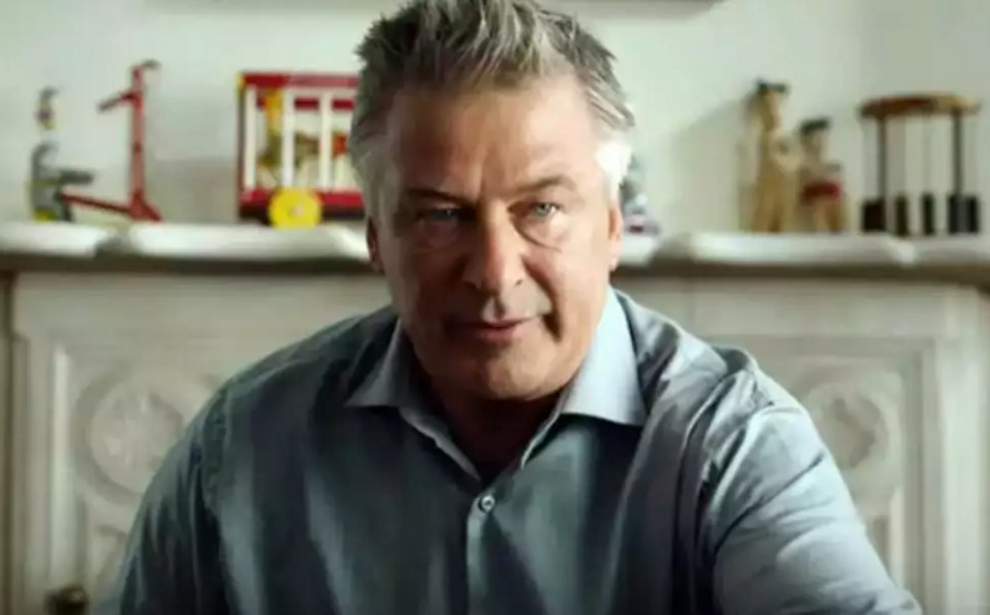 Алек Болдуин с семьей посетил премьеру впервые после закрытия дела об убийстве