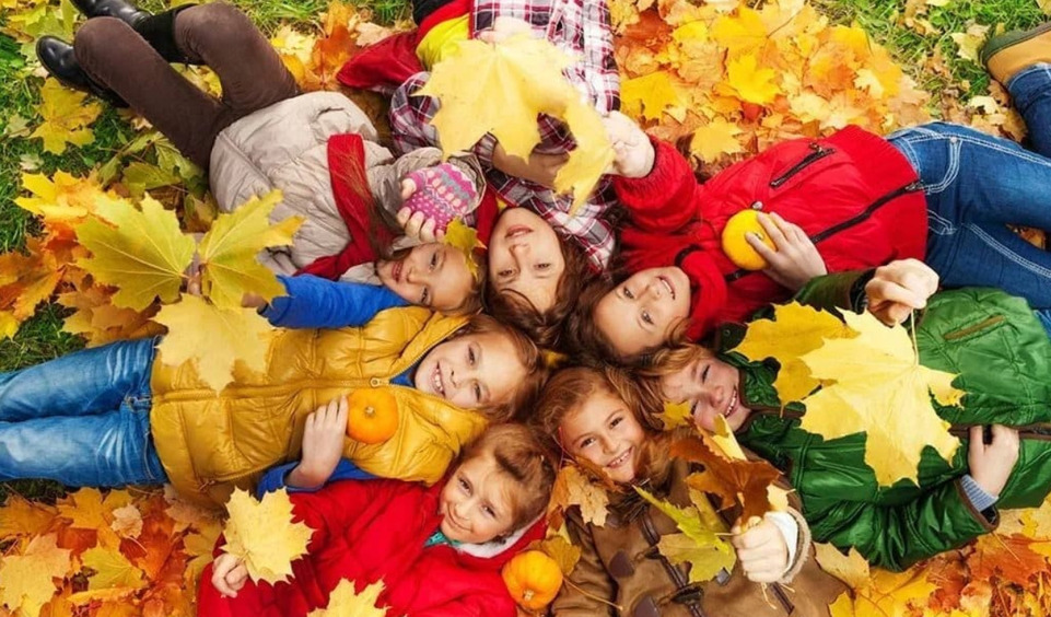 Верхняя одежда для школьников на осень: 3 главных правила выбора