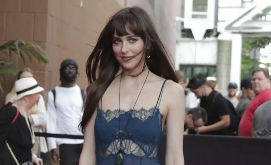 Крис Мартин и Дакота Джонсон расстались после 7 лет отношений