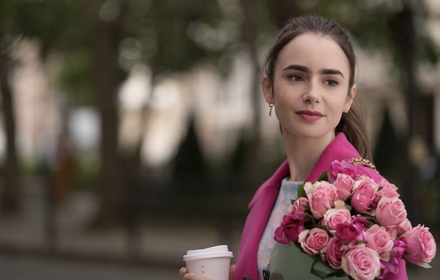 Кадр из сериала "Эмили в Париже"