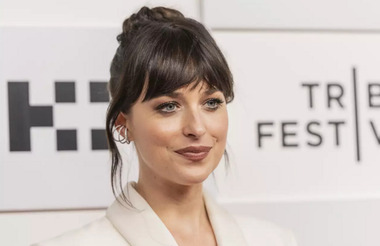 Дакота Джонсон опровергла разрыв с Крисом Мартином: «Счастливы вместе»