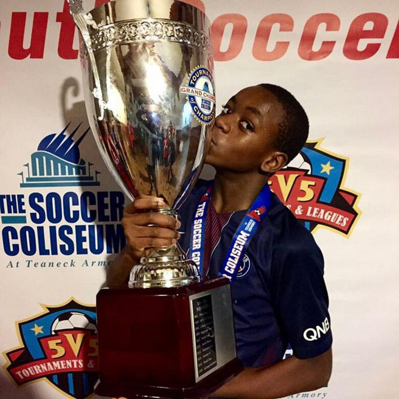 «У меня не хватает денег на еду»: 18-летний сын Мадонны вышел на связь