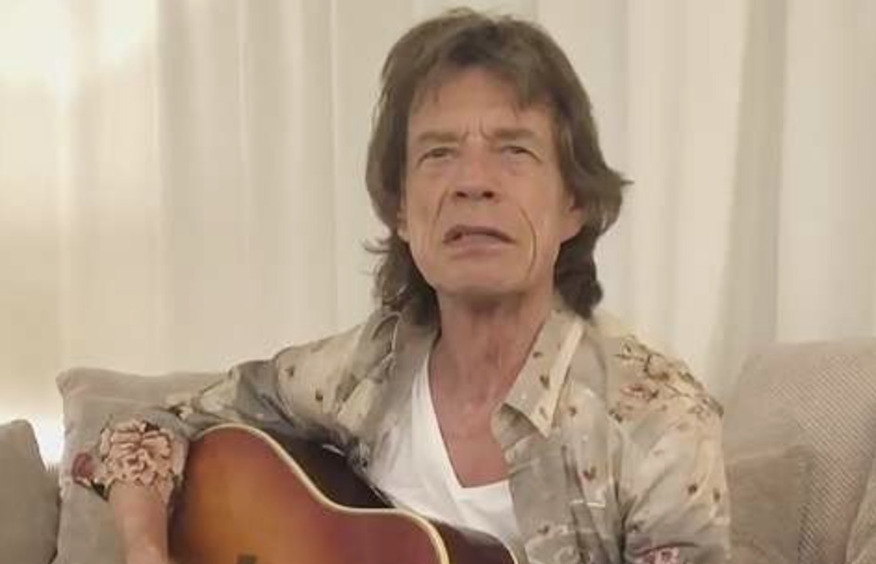 80-летний Мик Джаггер появился с молодой спутницей на модном показе