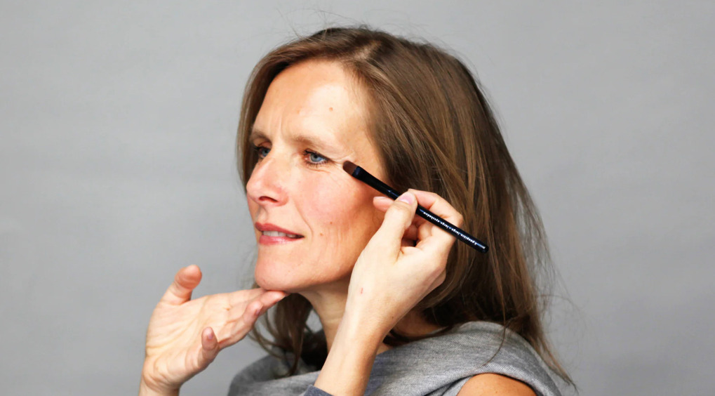 Антивозрастной макияж: как правильно подготовить кожу и наносить косметику