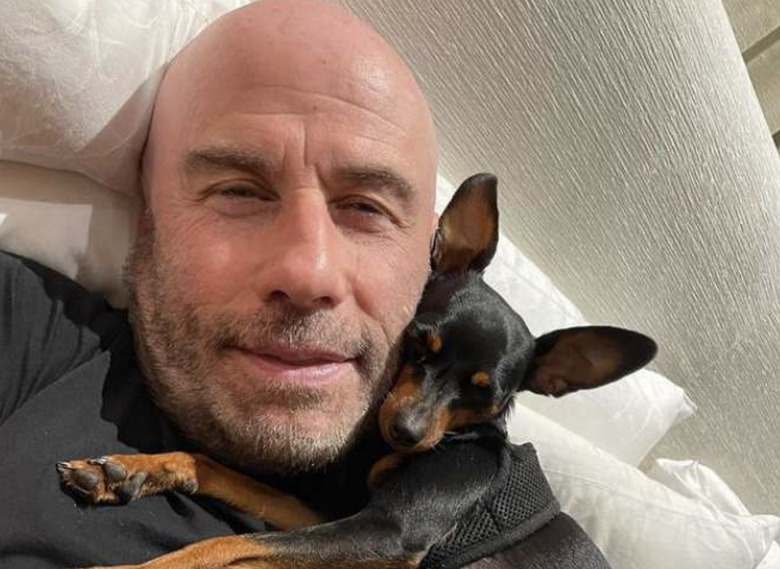 70-летний Джон Траволта поразил публику своим видом в Париже, куда приехал с дочерью