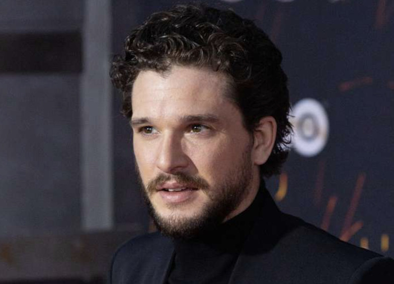 Звезда «Игры престолов» Кит Харингтон попал в кадр без рубашки: «У меня нет слов!»