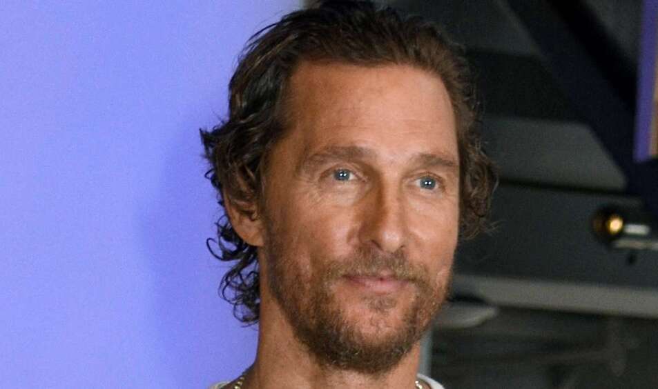 Мэттью Макконахи пострадал от укуса пчелы: «Опух глаз»