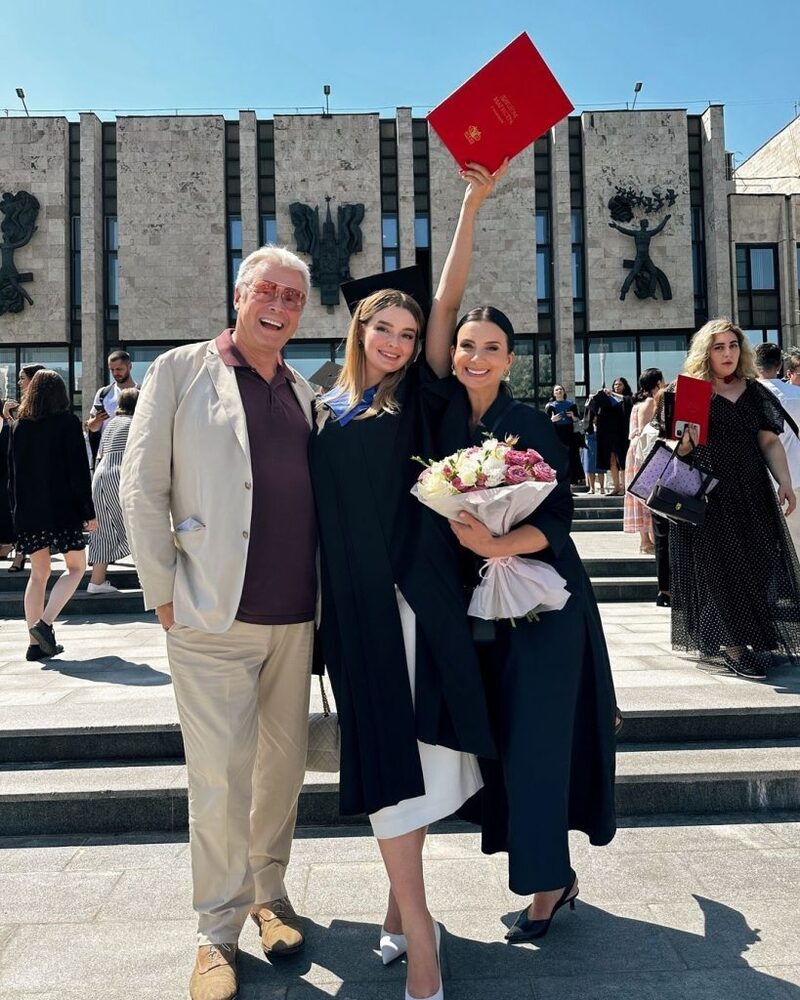 Екатерина Стриженова с мужем и дочерью