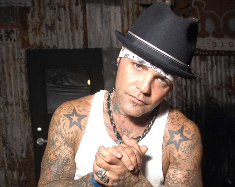 Умер фронтмен группы Crazy Town Сет Бинзер