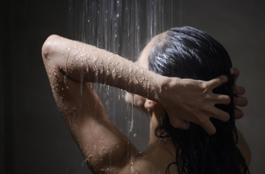 Душ: как принимать его летом, чтобы не потеть еще больше