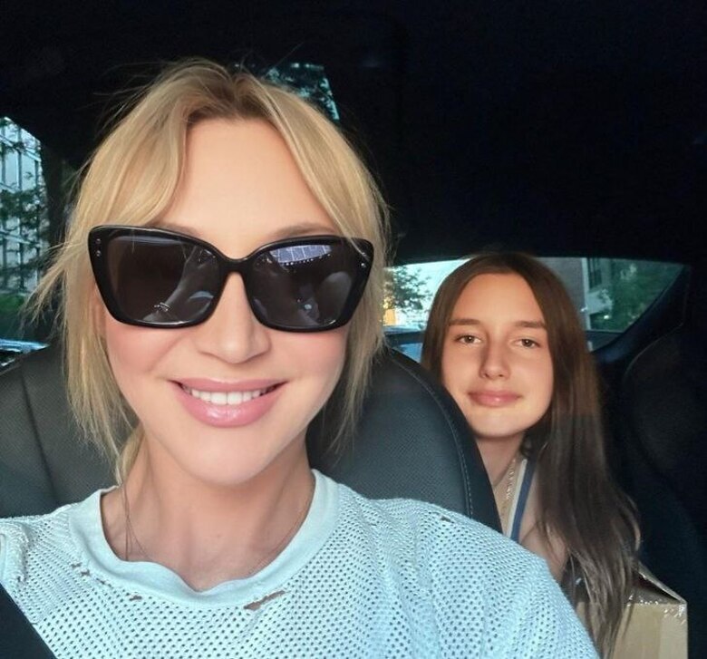 Орбакайте сводила дочь на мюзикл Джоли