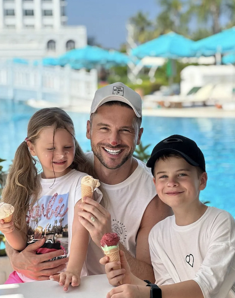 Сергей Лазарев с детьми