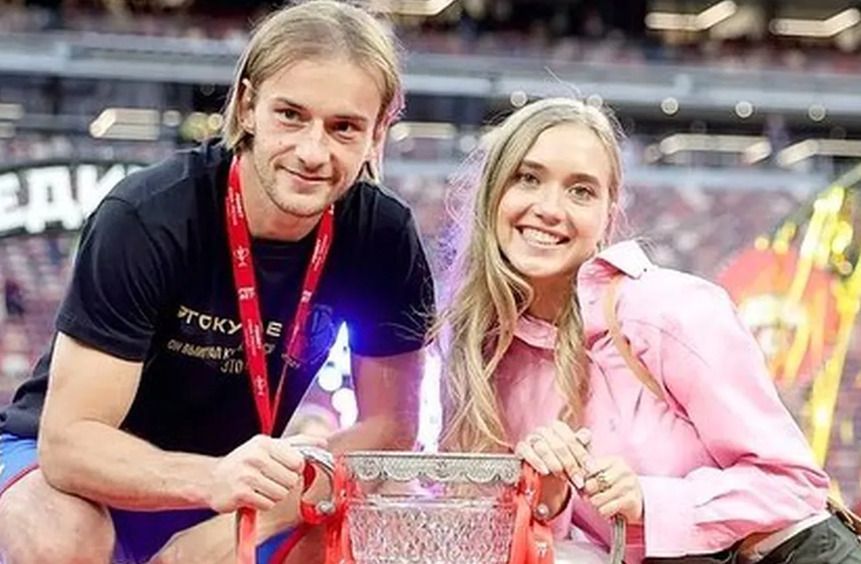 Фигуристка Елена Радионова впервые стала мамой