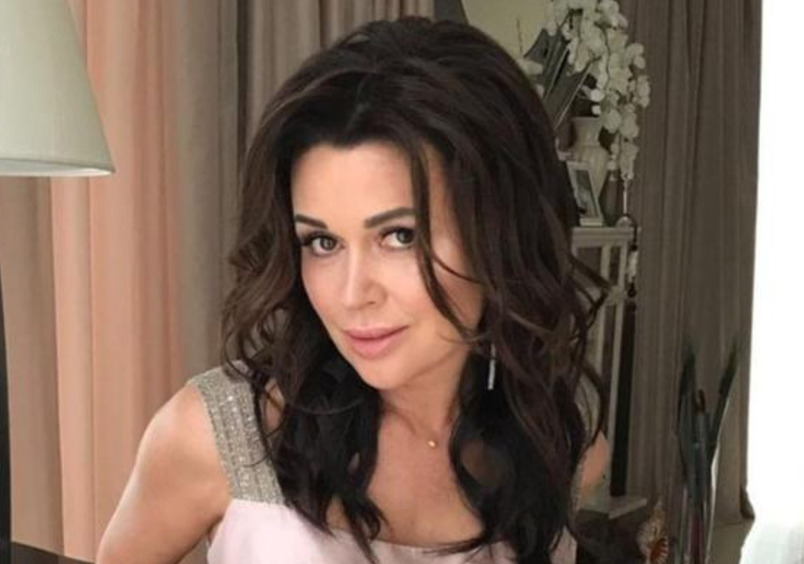 У Покровского монастыря выстроилась очередь желающих проститься с Заворотнюк