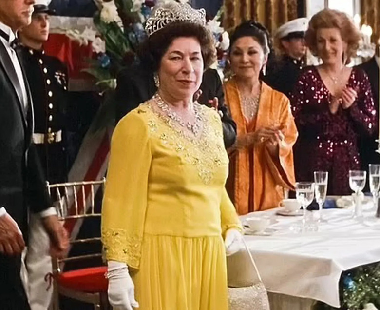 Умерла актриса-двойник Елизаветы II, сыгравшая монархиню в «Голом пистолете»