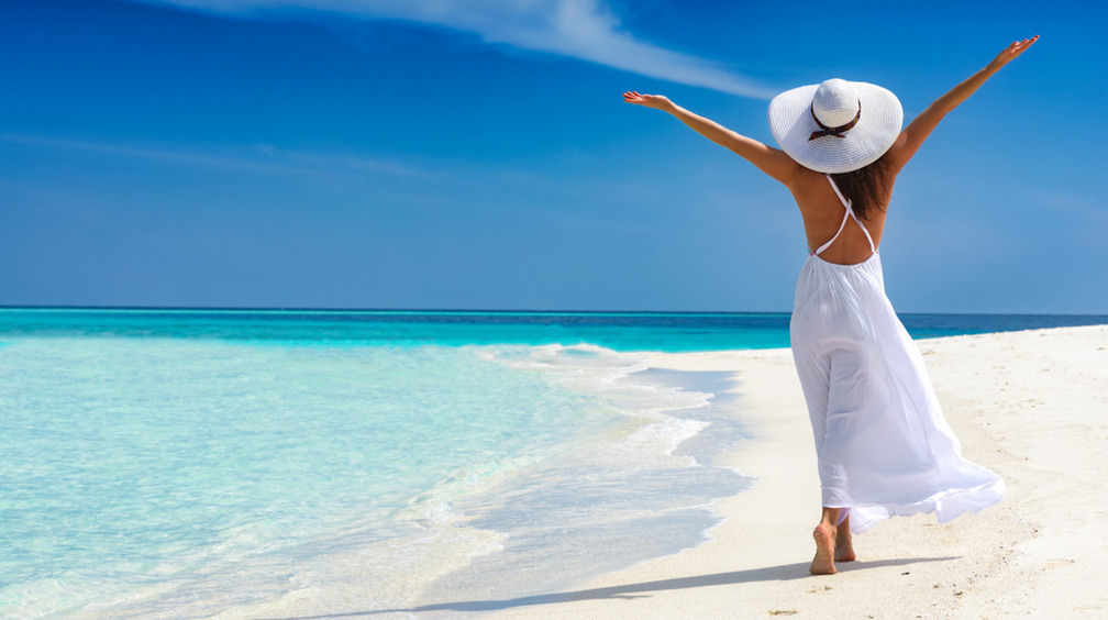 Как подготовить волосы к пляжному сезону