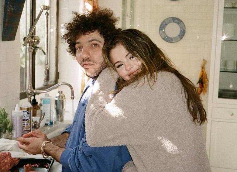 Селена Гомес заявила, что хотела взять ребенка из детдома из-за одиночества