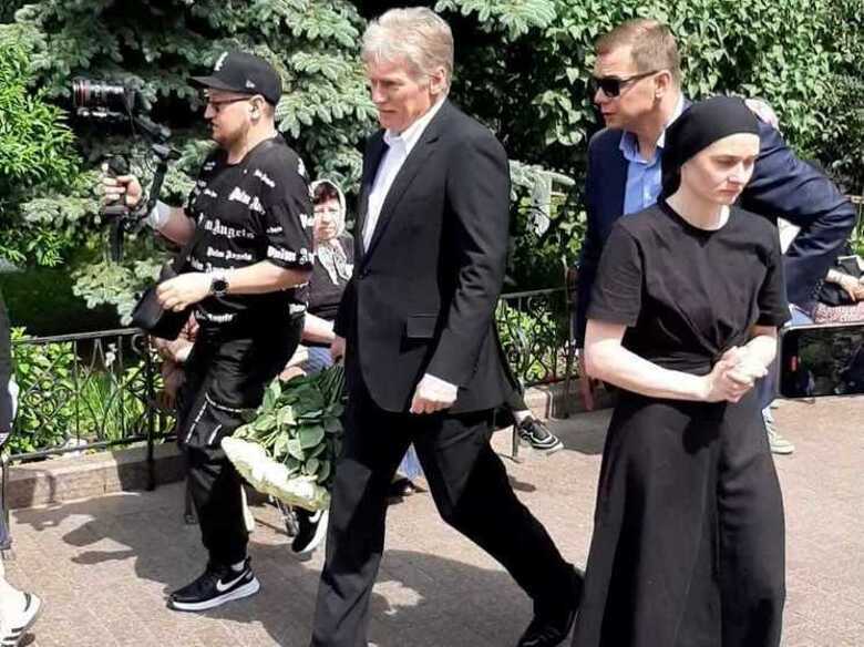 На прощание с Заворотнюк был замечен Дмитрий Песков