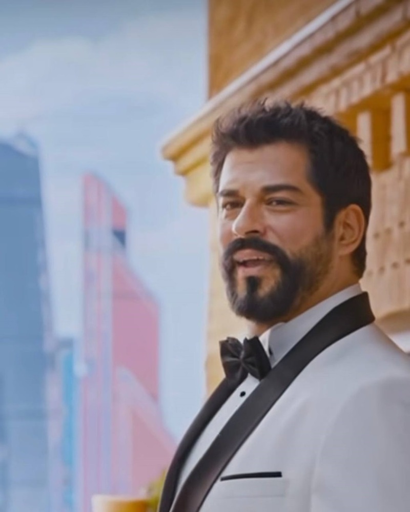 Бурак Озчивит