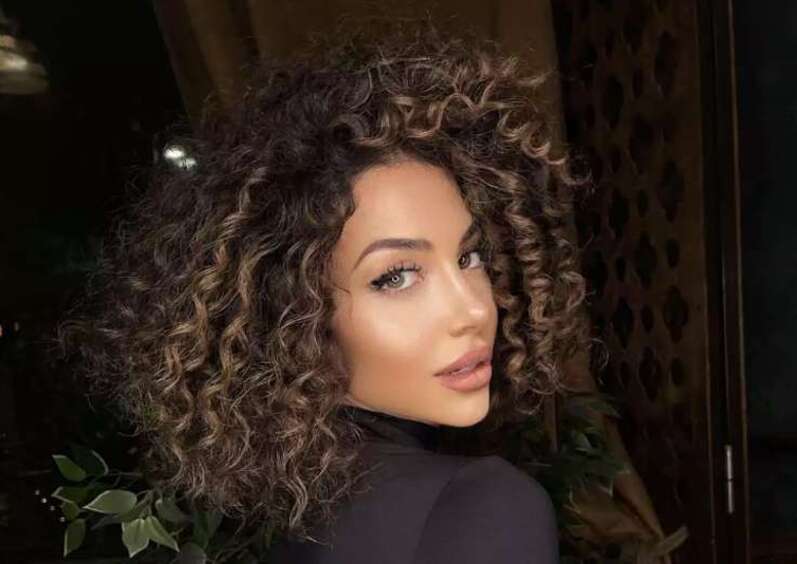 Зепюр Брутян показала фигуру в обтягивающем платье-мини: «Очень сексуальная»