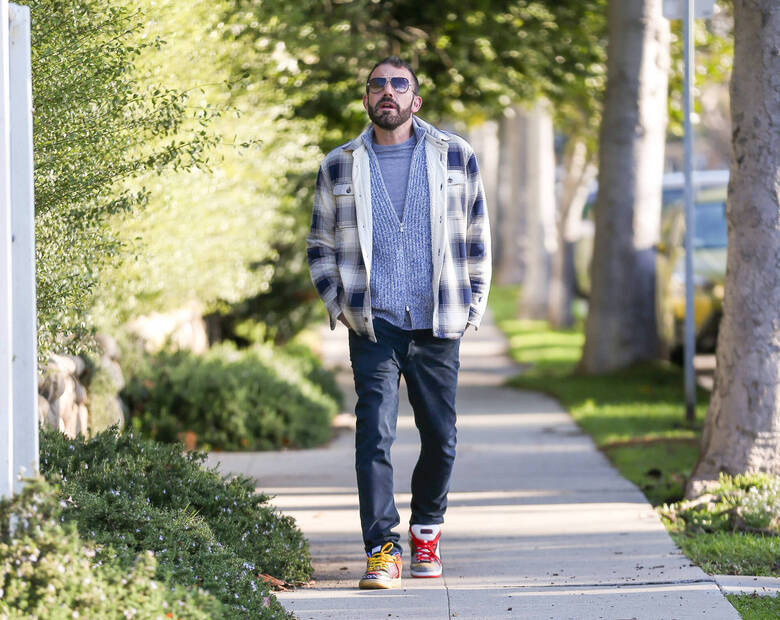 Бена Аффлека заметили без обручального кольца