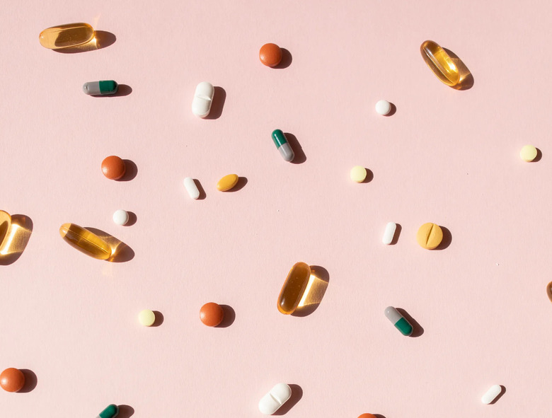 Витамины: в какое время на самом деле нужно их принимать