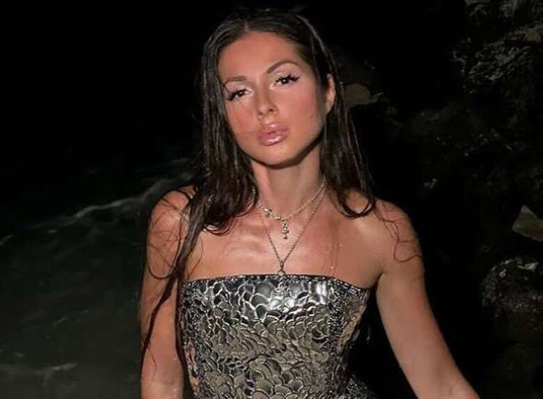 Сменившая имидж Нюша показала фигуру в одном бюстгальтере