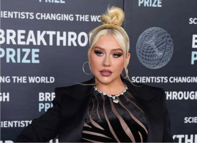 Кристина Агилера показала фигуру, примерив образ как у Бьянки Цензори