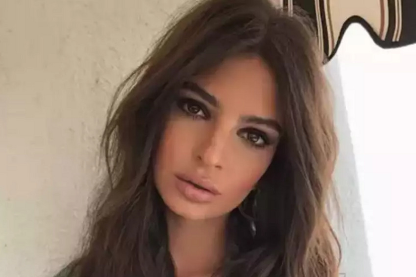 Эмили Ратаковски заметили на свидании с кинорежиссером