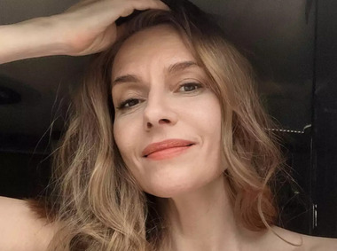Любовь Толкалина показала фигуру в купальнике