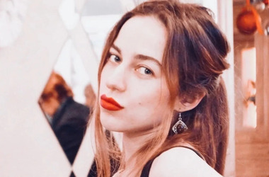 Выпускница «Фабрики звезд» рассказала, как родила в туалете кофейни
