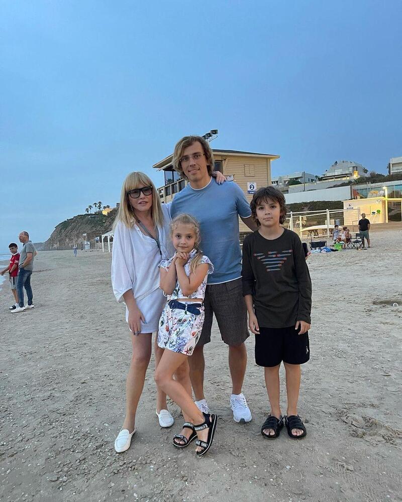 Пугачева с мужем и детьми