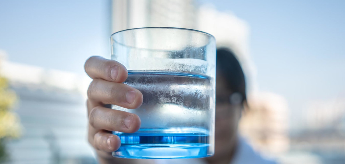 Зачем пить воду с солью на голодный желудок по утрам