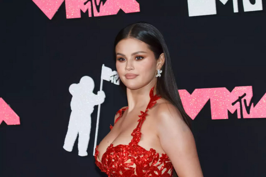 Стали известны подробности отношений Селены Гомес с новым возлюбленным