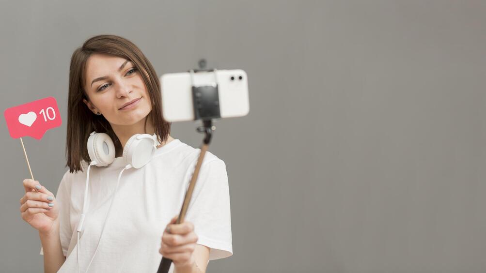 Друг блогер и правильные позы: лайфхаки, чтобы перестать бояться камеры