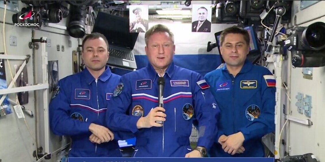 Космонавты