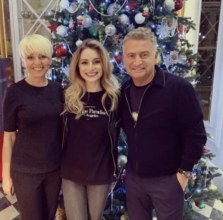 «Давлю, чтобы они делали детей»: дочь Леонида Агутина выходит замуж