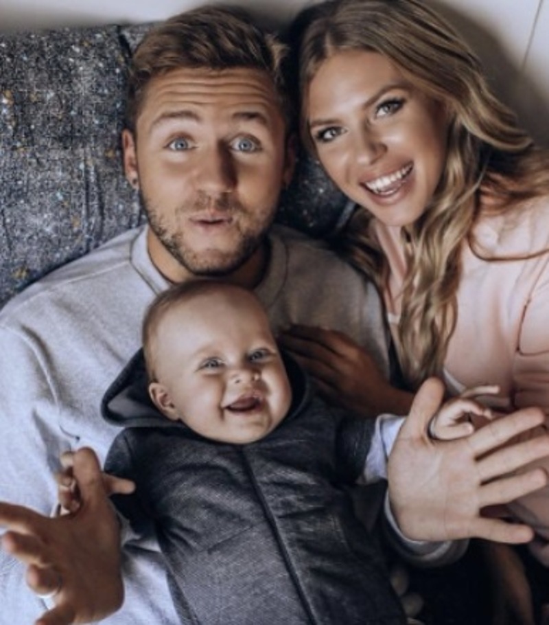 Влад с Ритой Дакотой и дочерью