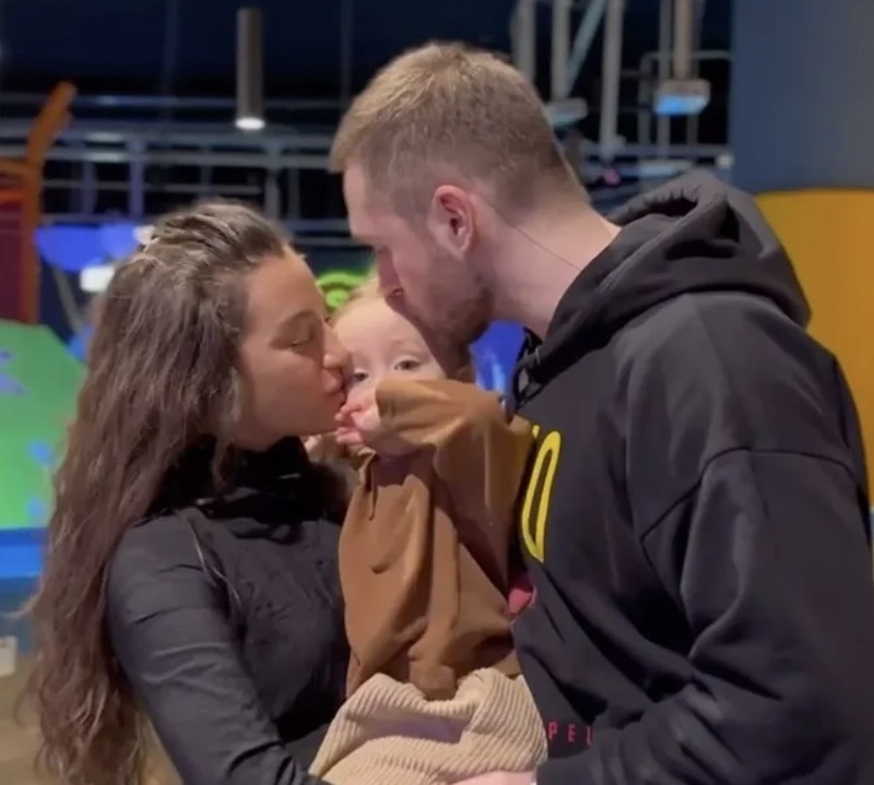 Влад с Ангелиной и сыном