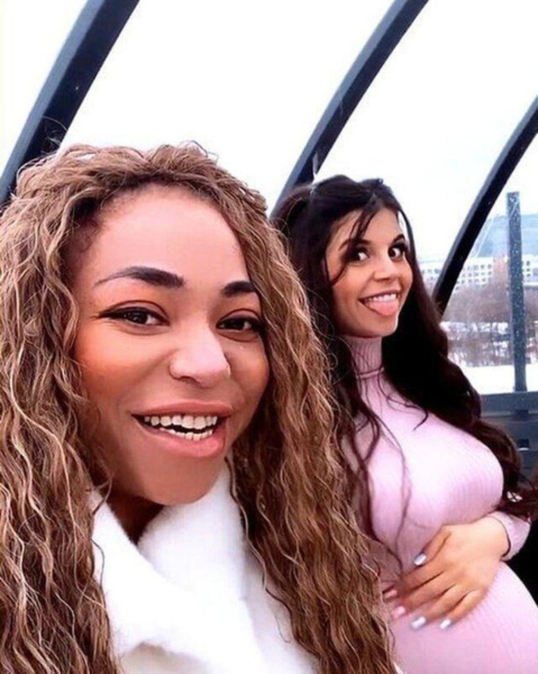 Алиана со своей умершей подругой