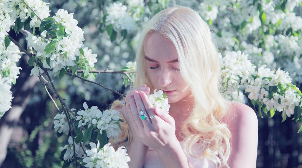 Трендовые весенние ароматы для мужчин и женщин