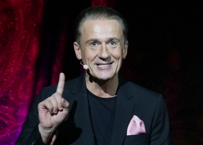 Олег Меньшиков